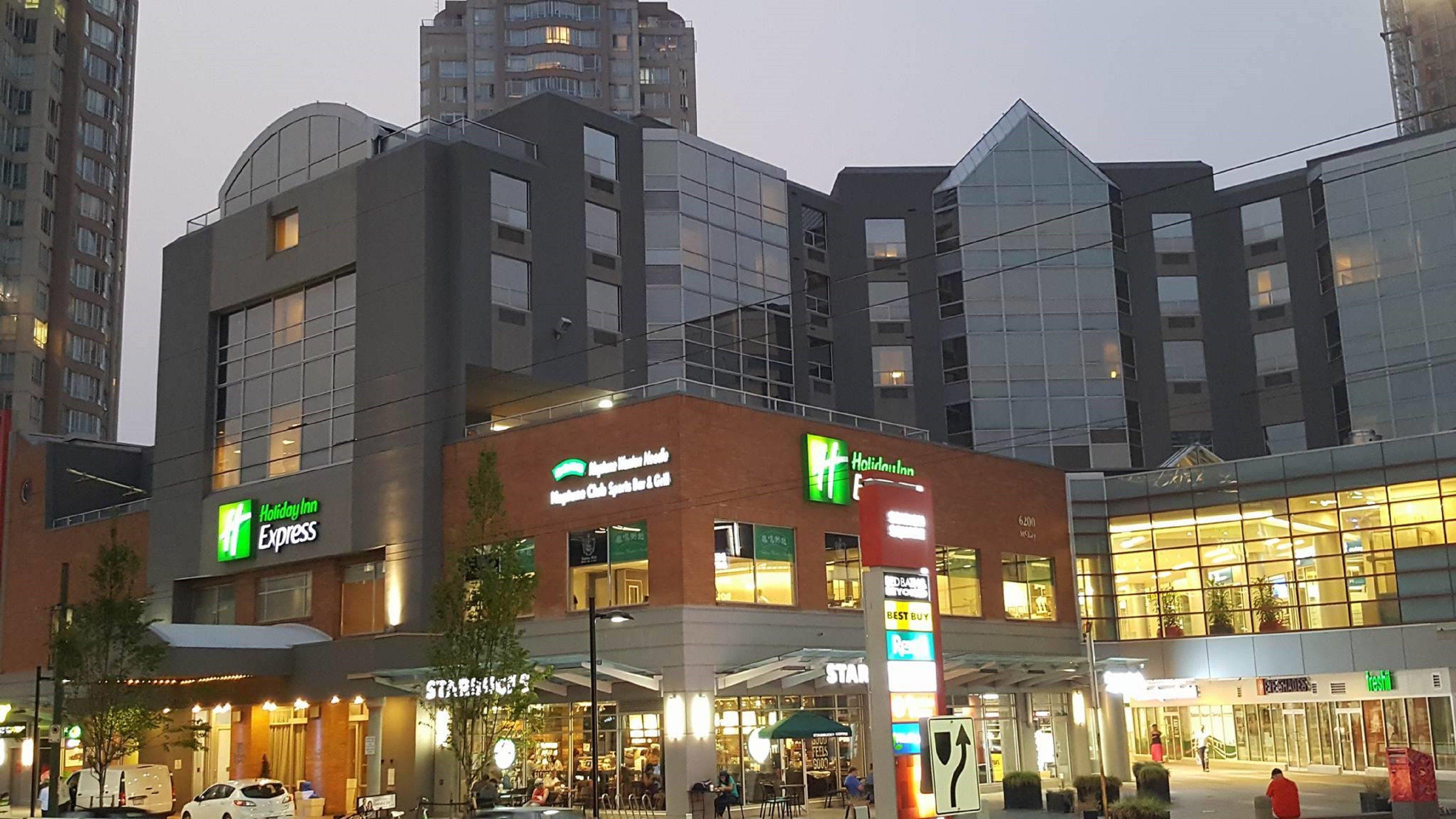 Holiday Inn Express Vancouver-Metrotown Burnaby Exterior photo