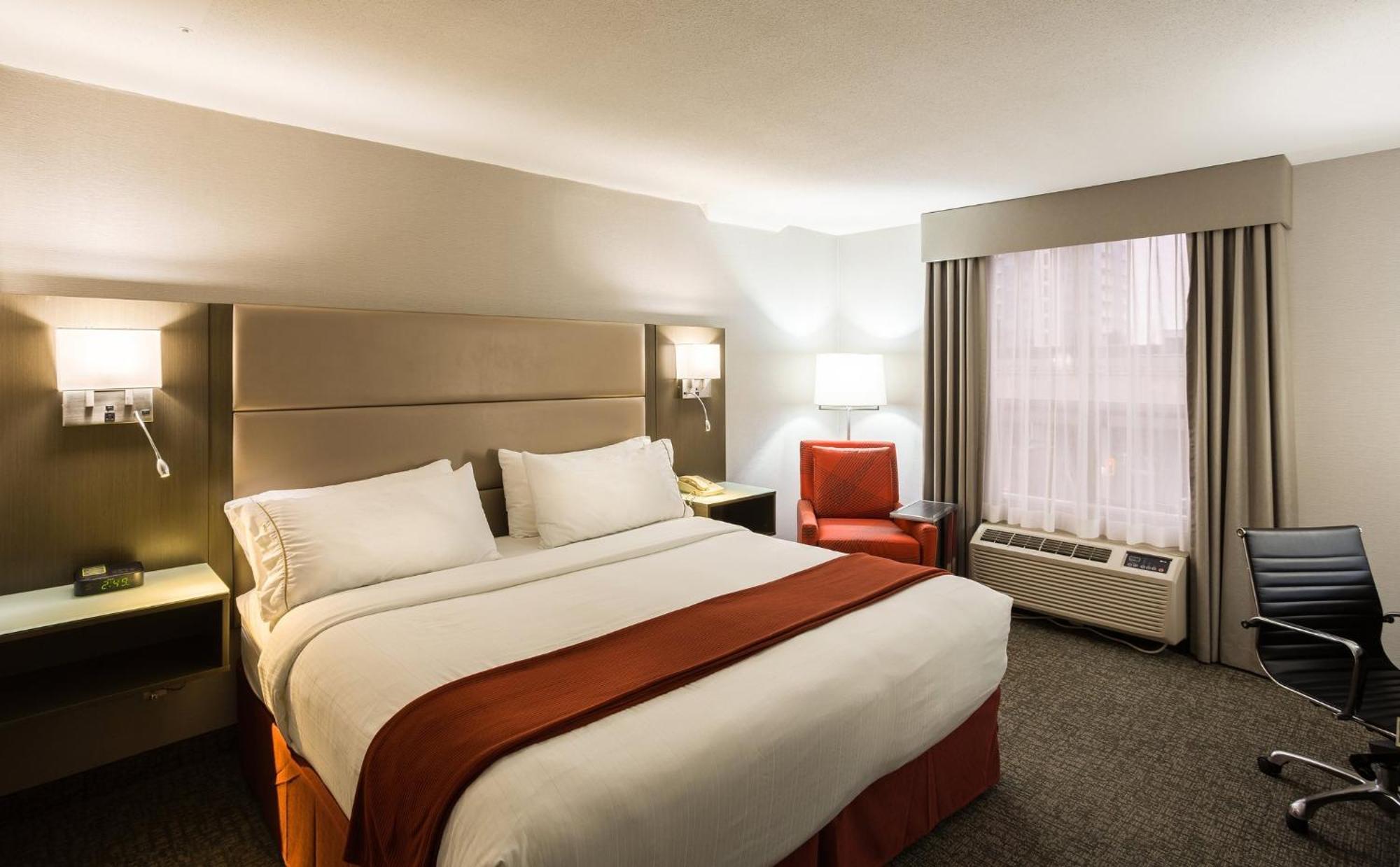 Holiday Inn Express Vancouver-Metrotown Burnaby Exterior photo